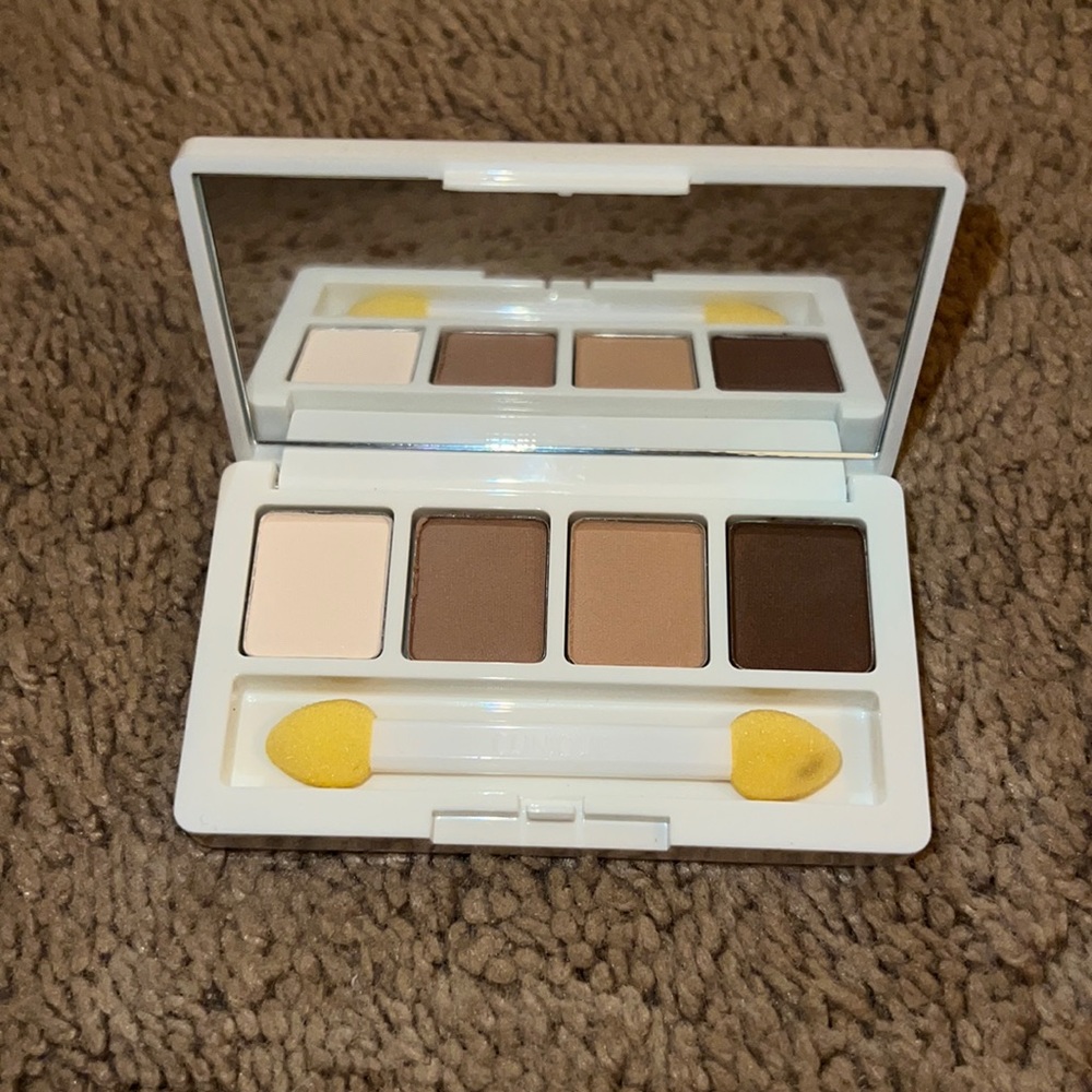 NEW Clinique 01 teddy bear eyeshadow palette quad